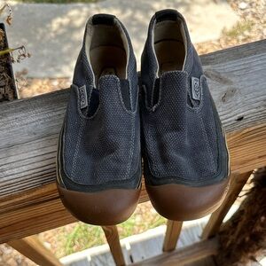 KEEN wome’s blue and Brown Slip-On Loafers